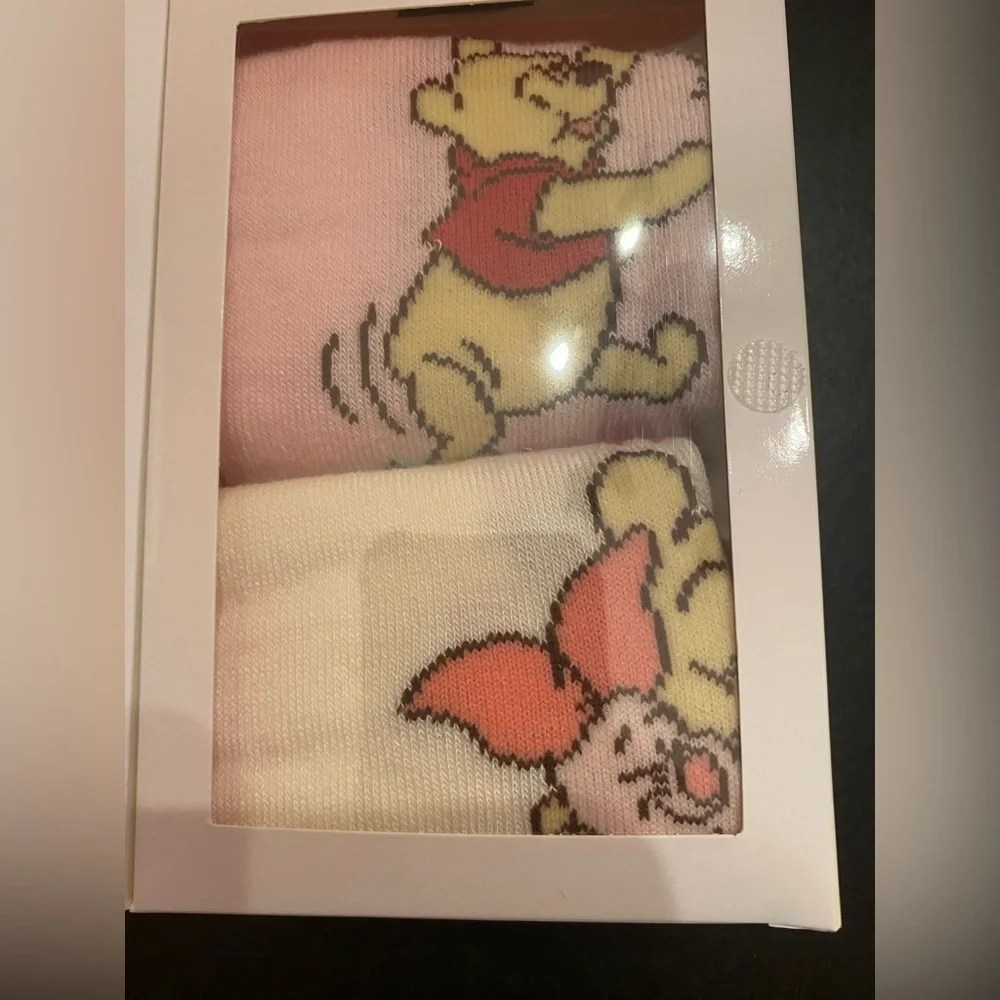 Woman's 6 Pair No Show Socks Size 4-10 Hello Kitty Winnie the Pooh Queen Screams
